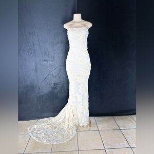 Elegant Cream Strapless Gown